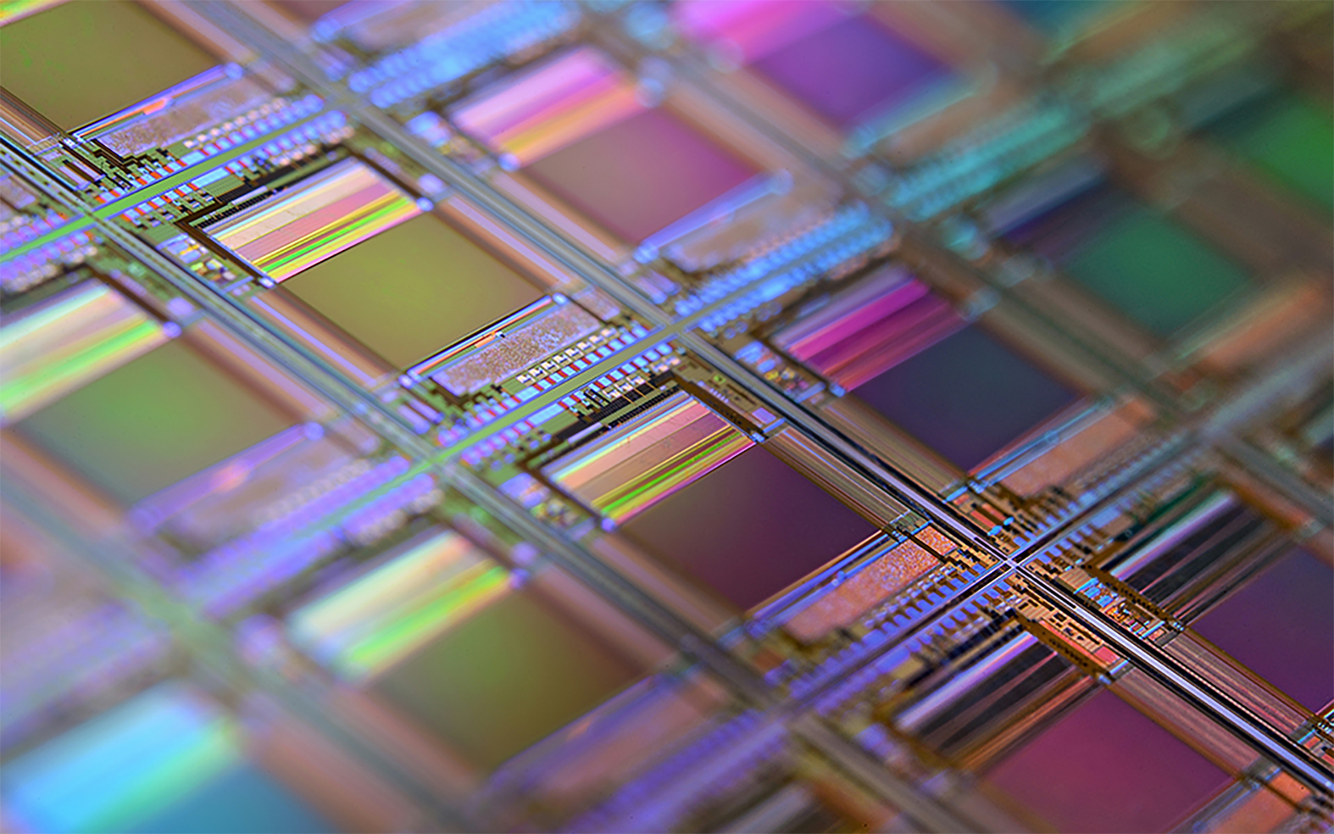 半導体製造に欠かせない 「超高純度薬品」を開発・製造